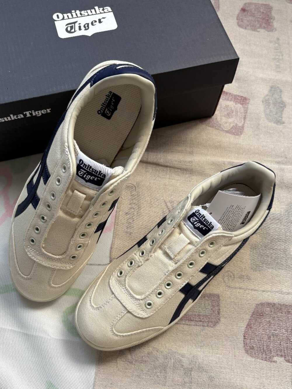 Onitsuka Tiger Tokuten Canvas Laceless Sneakers